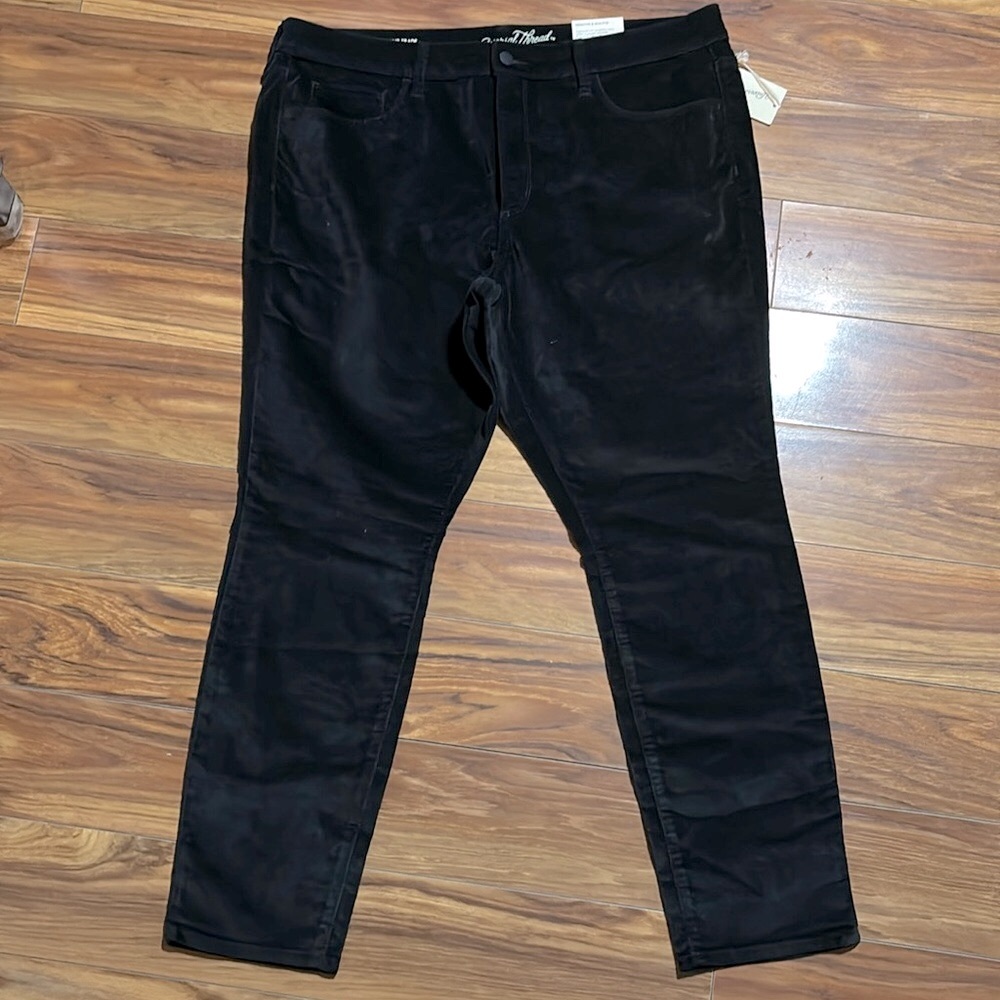 Universal Thread black high rise skinny pants, size 18R, NWT.